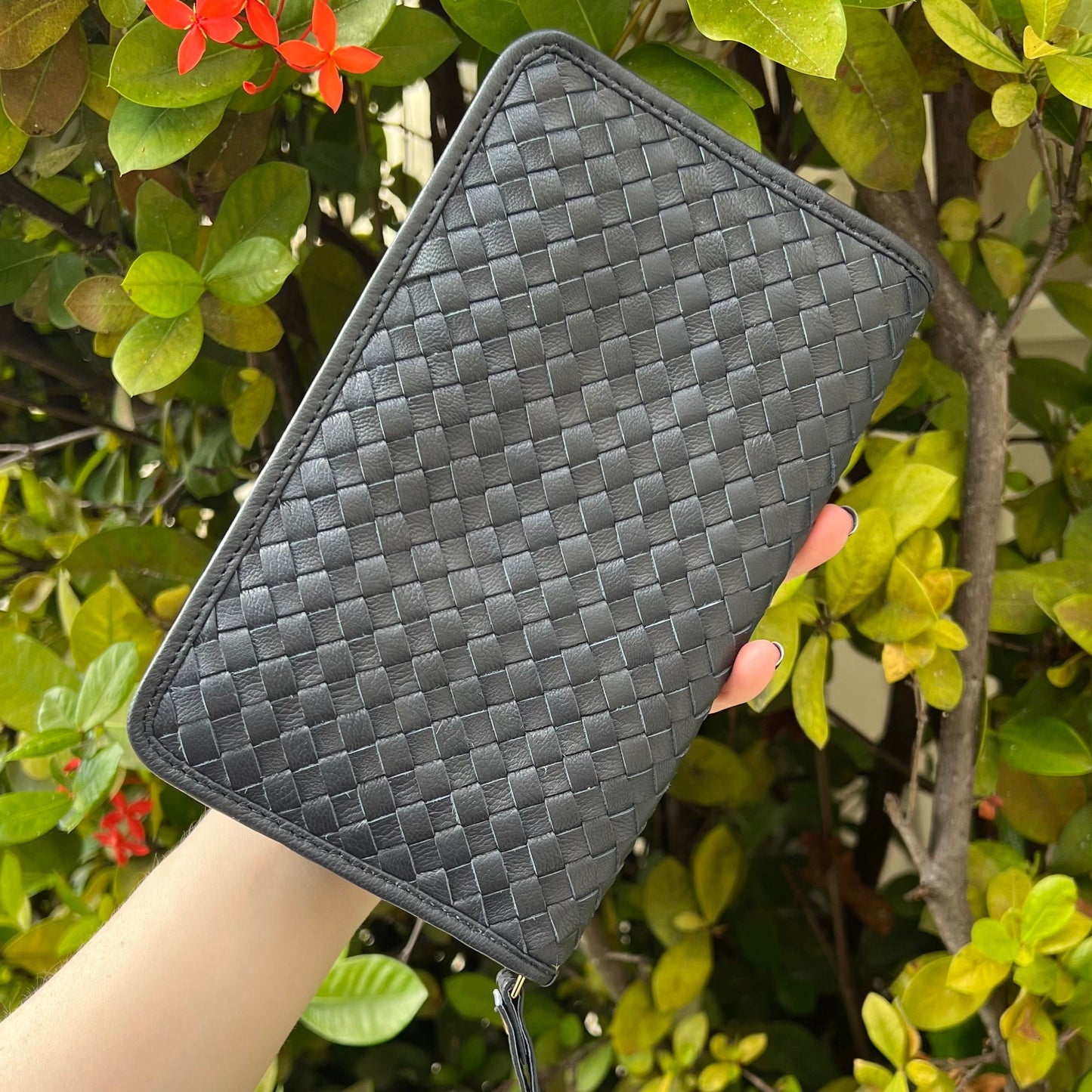 Self-Finishing Woven Clutch